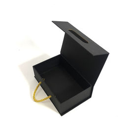 Durable Magnetic Closure Gift Box With PP Rope Handle Personalize Design