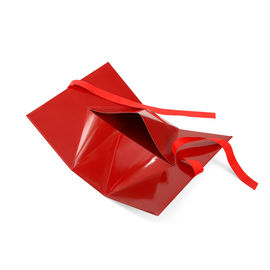 Triangle Shaped Printed Paper Gift Box Red Color With Ribbon Closure