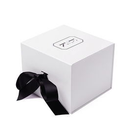Custom White Magnetic Folding Rigid Boxes With Ribbon For Gift Packaging